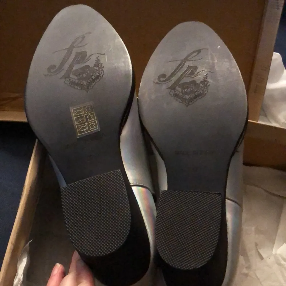 NWT  Charm Double V Ankle Boot Booties Pearl Holographic Iridescent 7 - Image 13