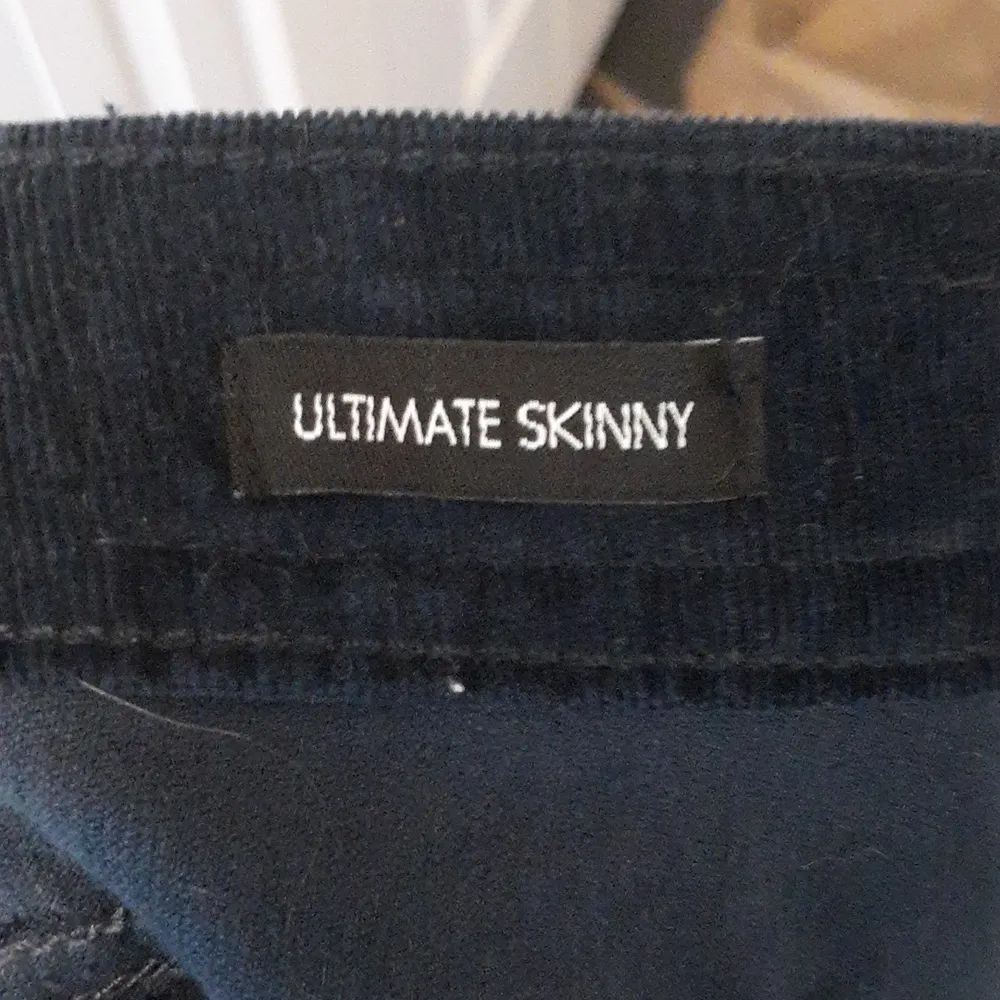 Calvin Klein Ultimate Skinny Corduroy Jeans SIZE 4/30 - Image 4