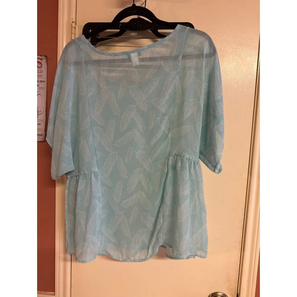 Torrid Womens Light Blue Feather Print Summer Blouse Size 00 - Image 5