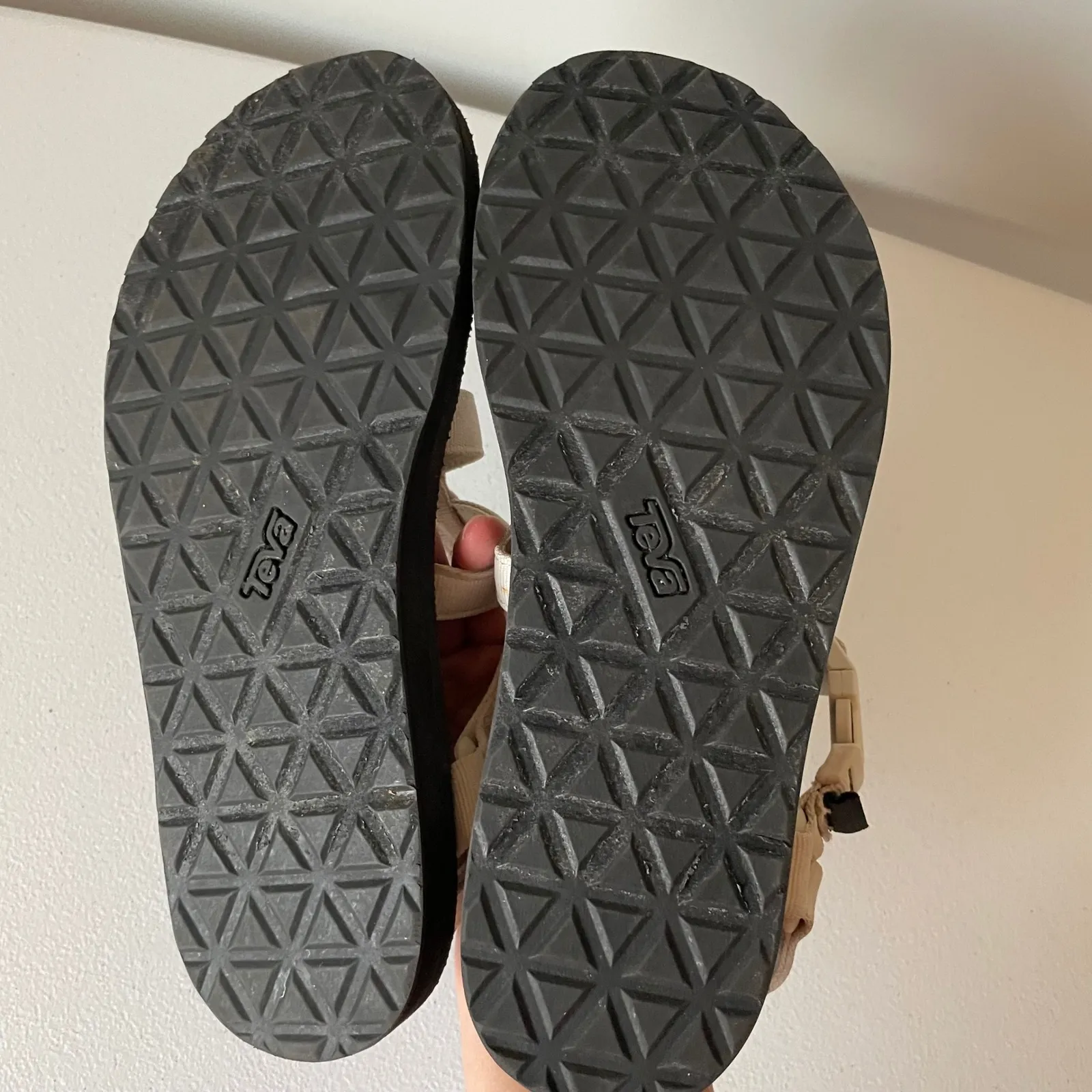 Teva Original Universal Sandals Beige Strappy Buckle Comfort Women's Size 9 - Image 6