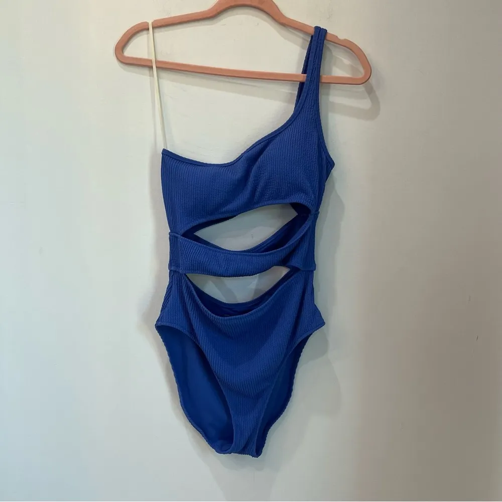 Aerie  swimsuit bundle size Medium. Tan white blue cut out - Image 6