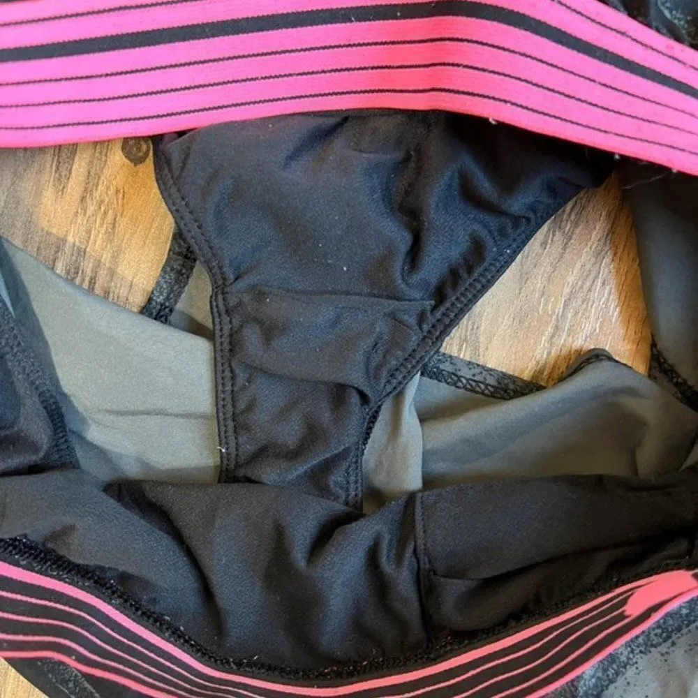 Under Armour  small shorts - Image 5