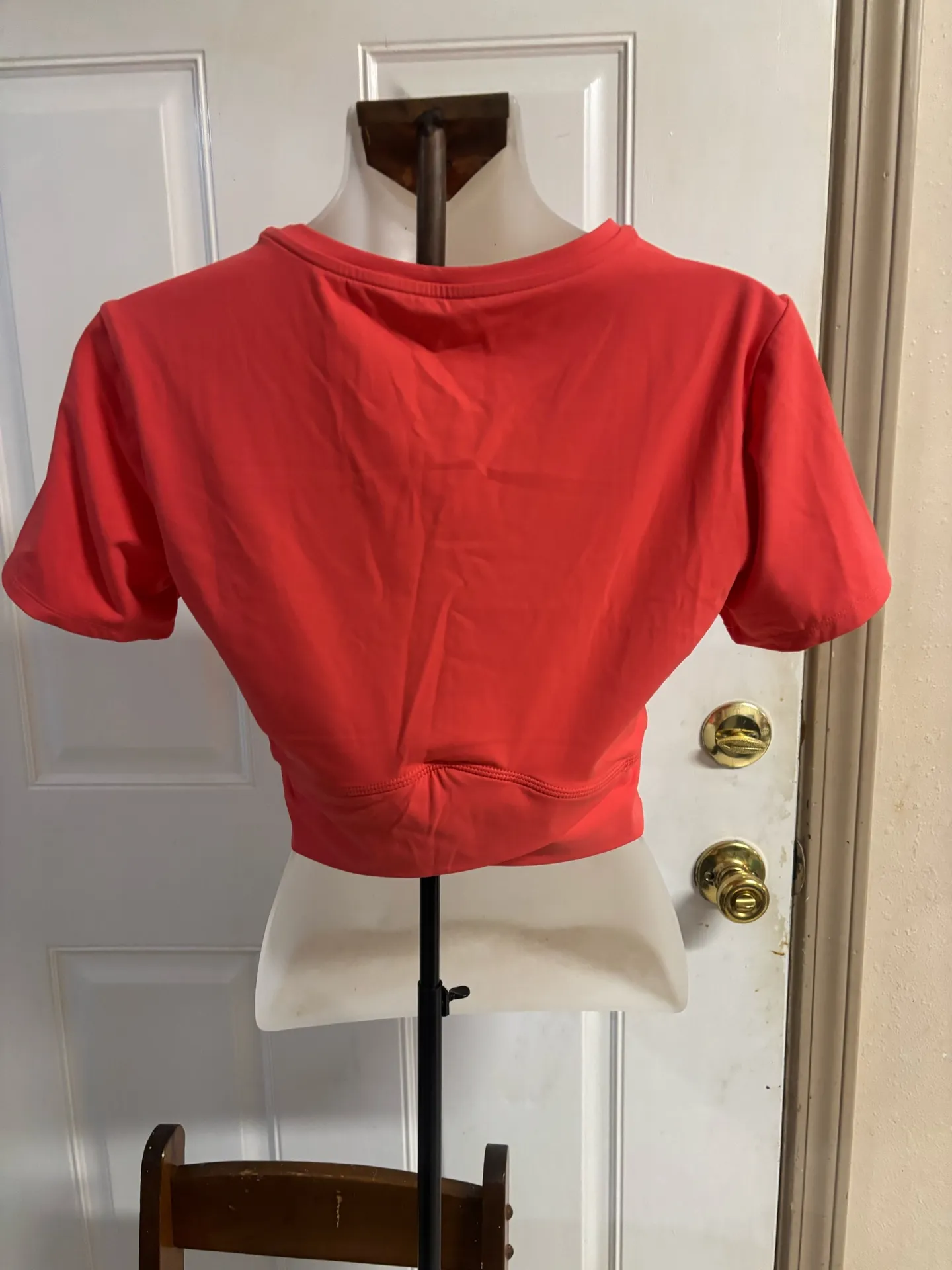 Med Lab Joy Coral Short Sleeve Criss Cross back athletic Crop top - Image 2