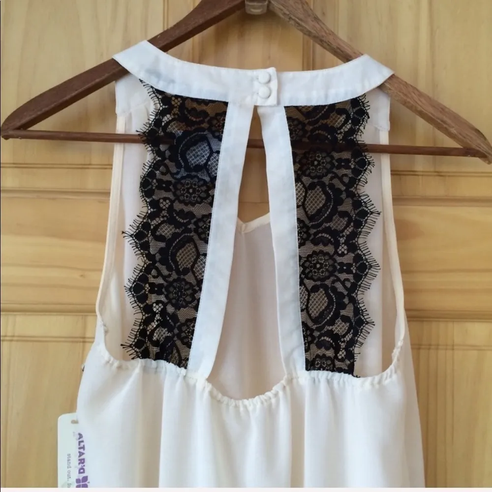 Altar’d State Sheer Hi-lo open cut-out Lace Back Blouse XS - Image 5