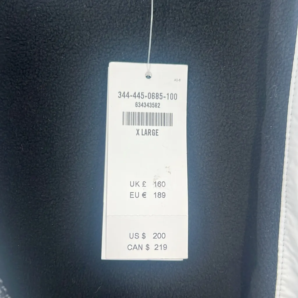 Hollister Women's White Hooded Puffer Jacket - Image 7