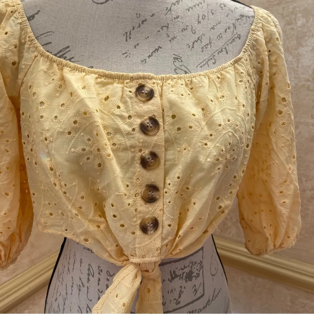 100% cotton top eyelet cropped front tie coquette blouse puff sleeves Sz L - Image 5