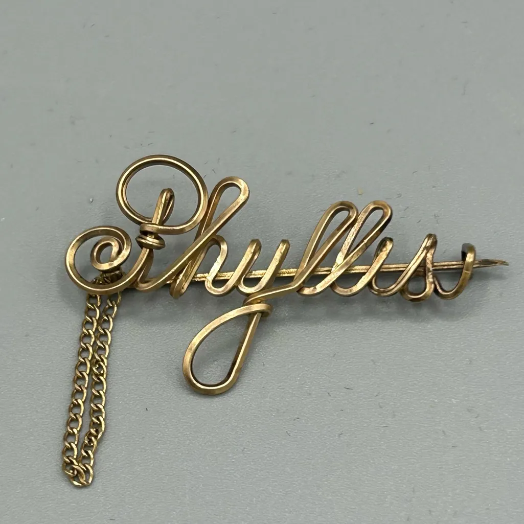 Vintage Phyllis Gold Tone Wire Name Brooch - Image 9