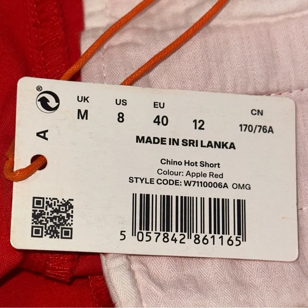 SuperDry NWT Women’s Size 8 Apple Red Cotton Blend Chino Hot Shorts - Image 5