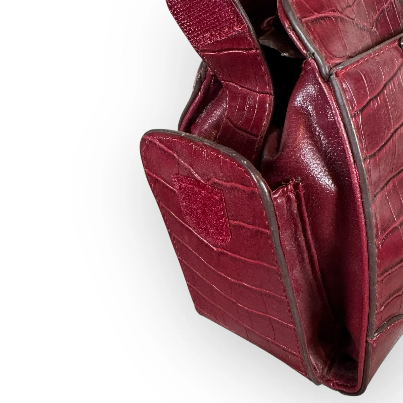 VTG Y2K Faux Leather Alligator Print Shoulder Bag with Butterfly Hardware Charm - Image 3