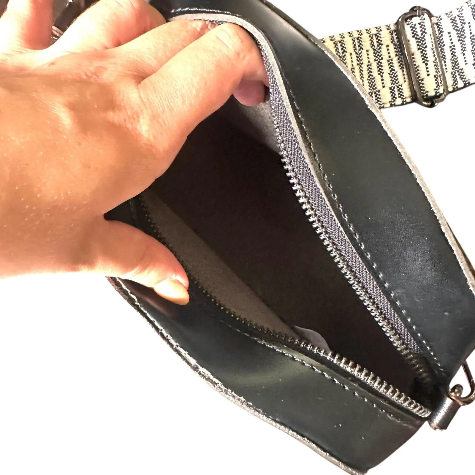 CLAUDIA CANOVA Faux‎ Leather Crossbody Camera Bag Black - Image 5