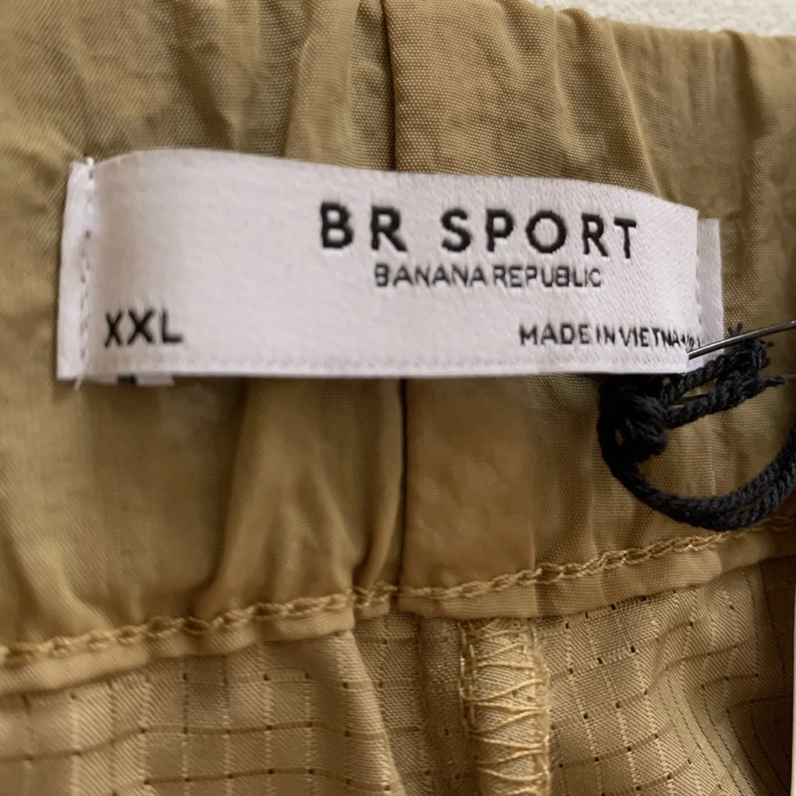 Banana Republic BR Sport Shorts Khaki Water & Wind Resistant Size XXL NEW - Image 2