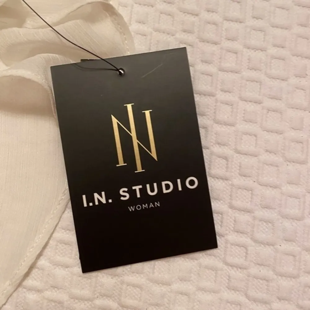 NWT I.N. Studio White Popover Top with Necklace 100% Polyester Size 1X - Image 14