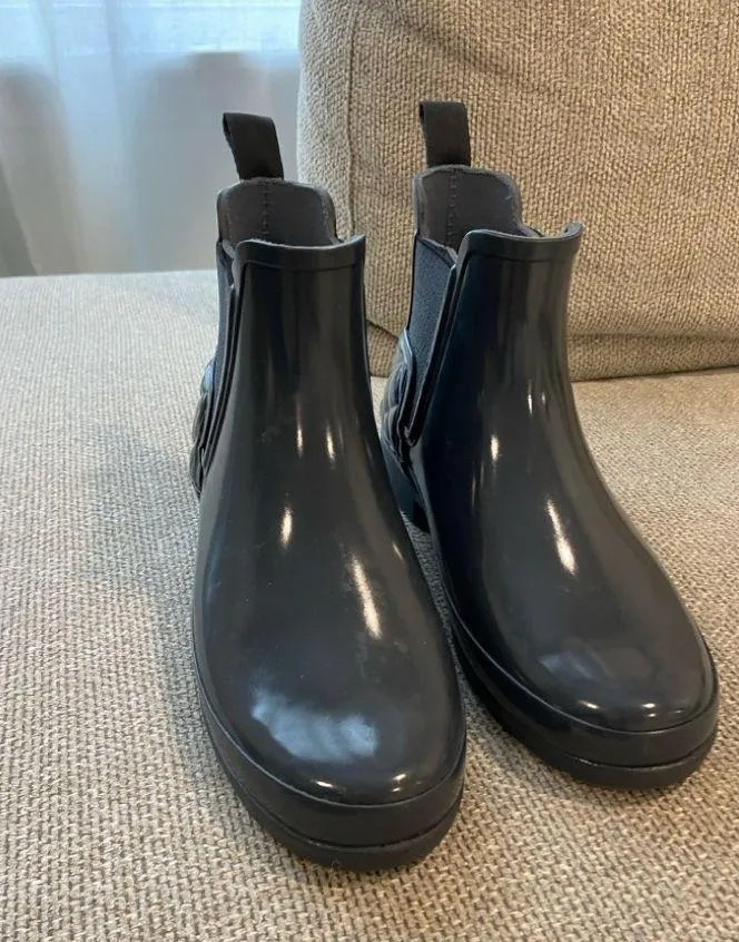 HUNTER • CHELSEA Refined Quilted Gloss Boots Slate Grey $185 size 5 - Image 2