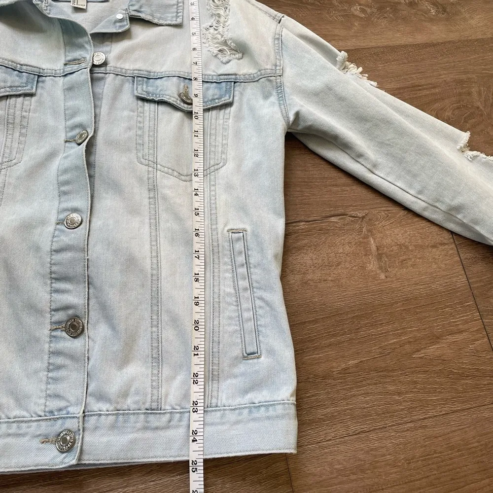 Forever 21 distressed light wash denim jean jacket  ~ holes 90s Y2K ~ Size Small - Image 12