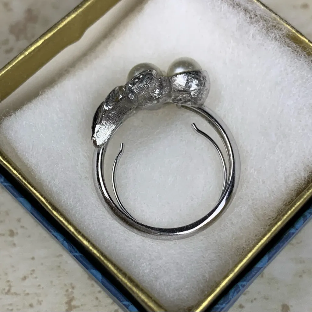 Vintage 70s Avon Evening Splendor Silver Ring Faux Pearl Rhinestone Adjustable - Image 3