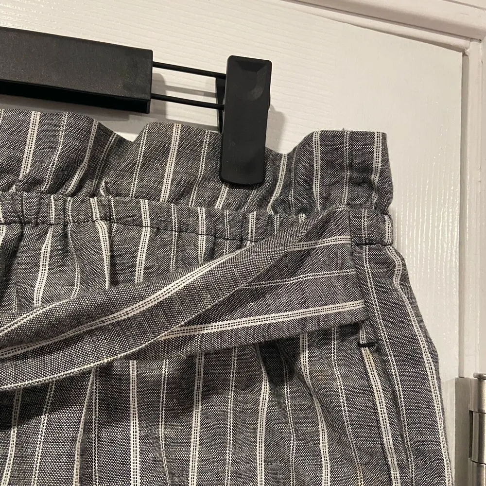 Love Tree Tilly’s Size L Paper Bag Gray Striped Belted Tie Waist Pull On Shorts - Image 3