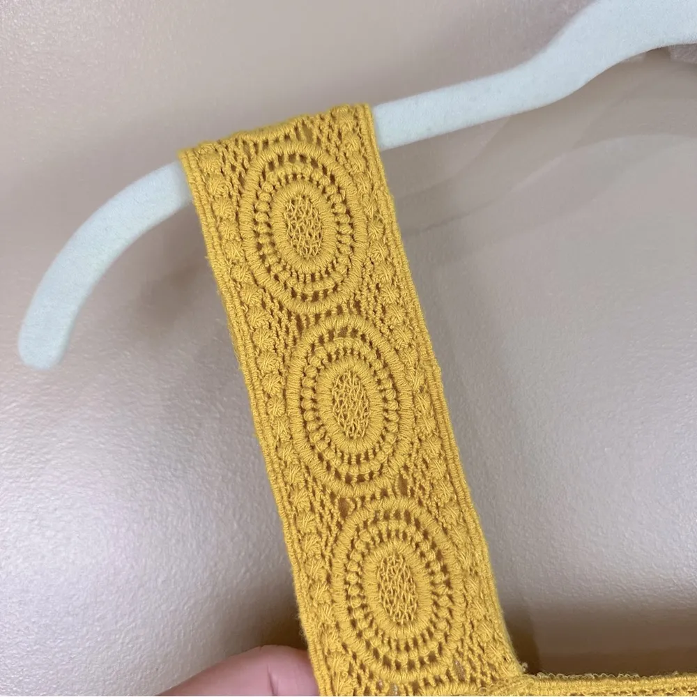 Old Navy Yellow Crochet Strap Lightweight Sleeveless Top Blouse Medium - Image 3