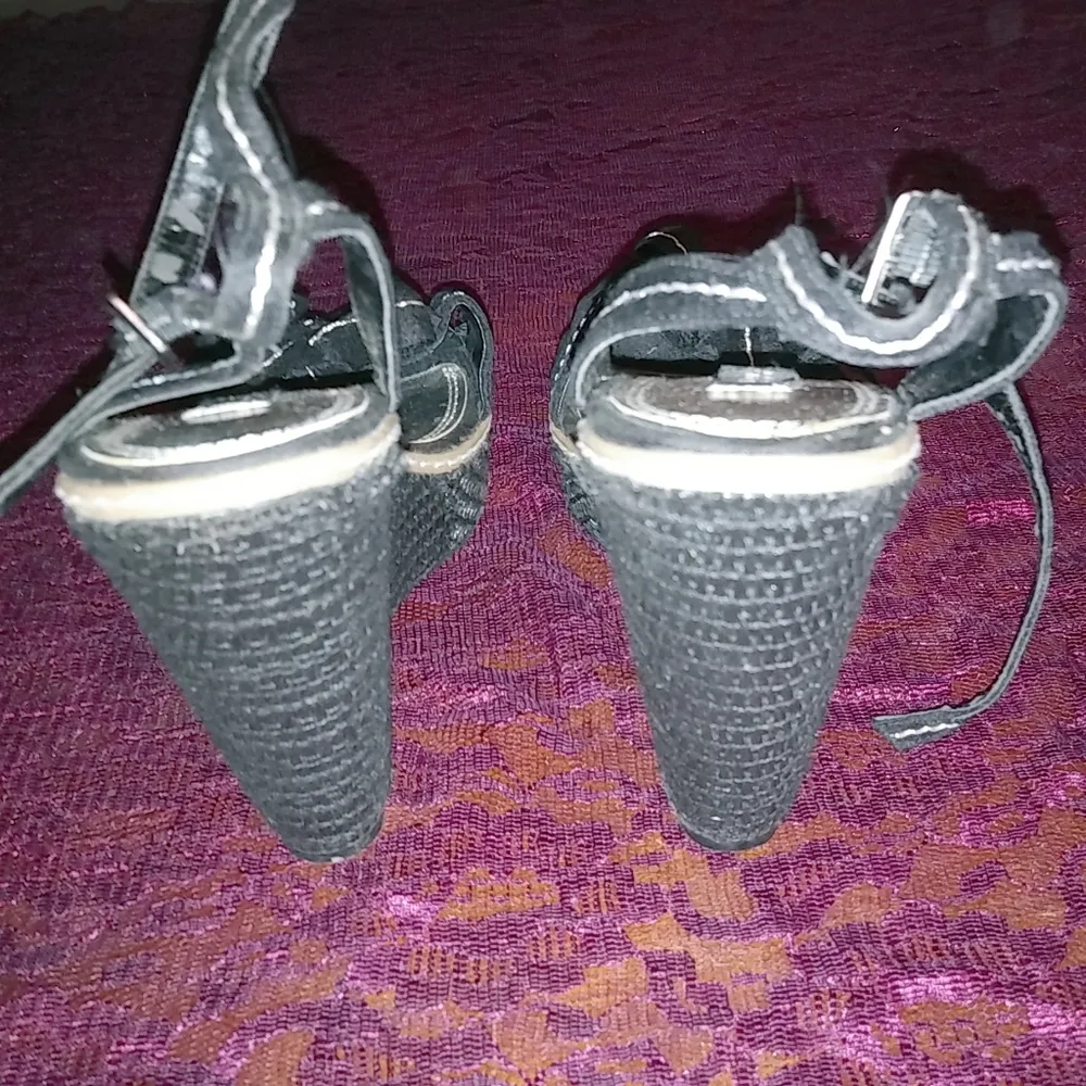 WHBM 5.5 Black House White Market Woven Black Grass Wedgies Shoes - Image 5