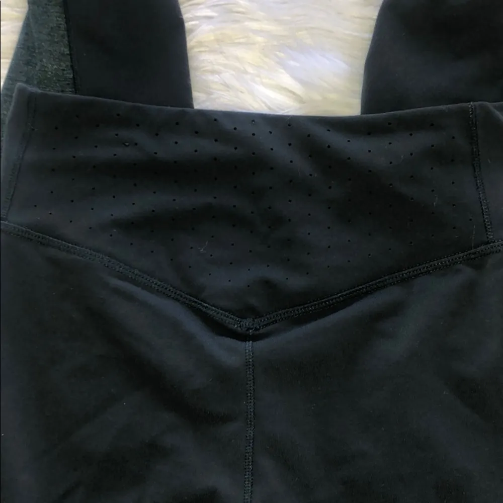 Nike dark green dri fit LEGGINGS  size s EUC - Image 5