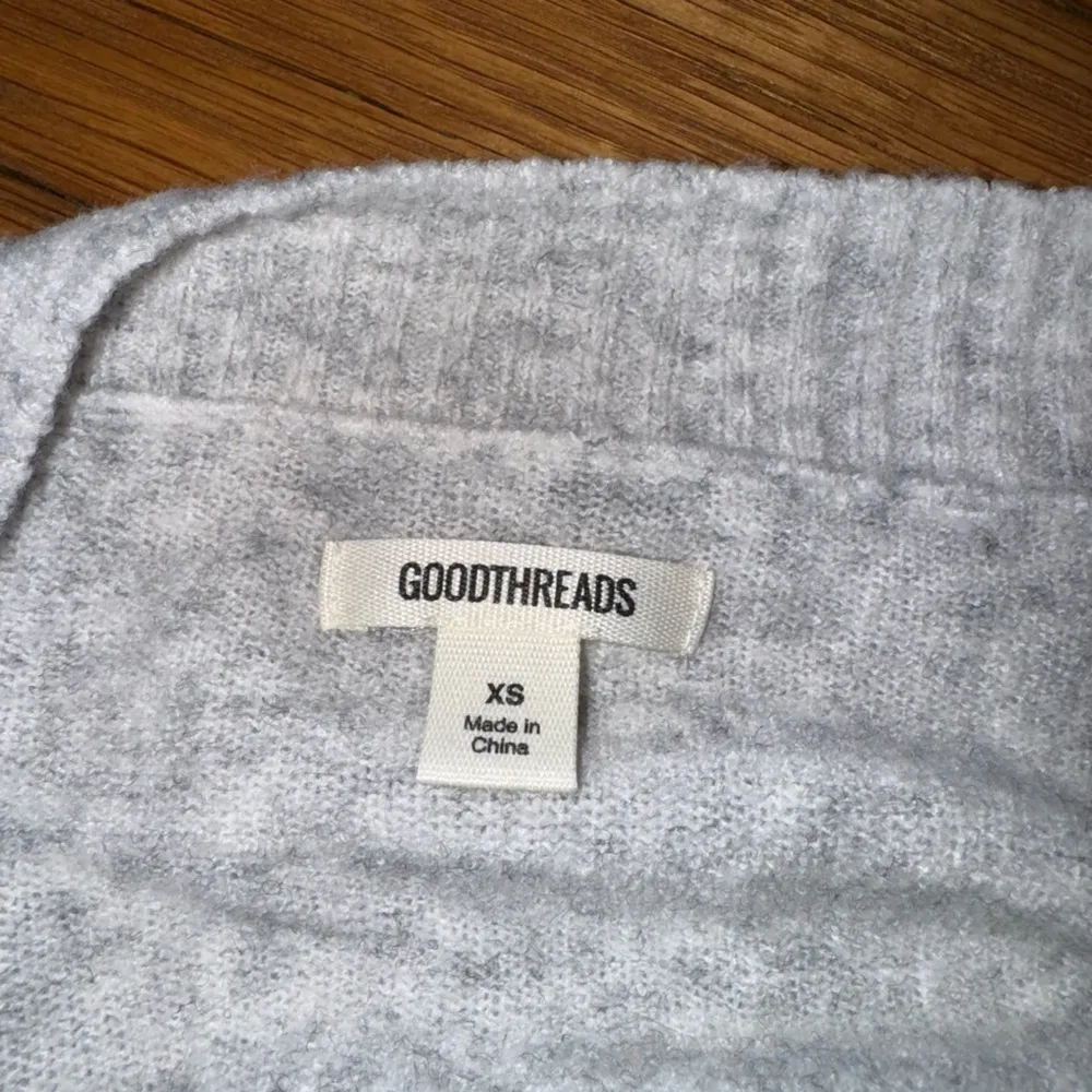 Goodthreads Light Gray Long Sleeve V - Image 2