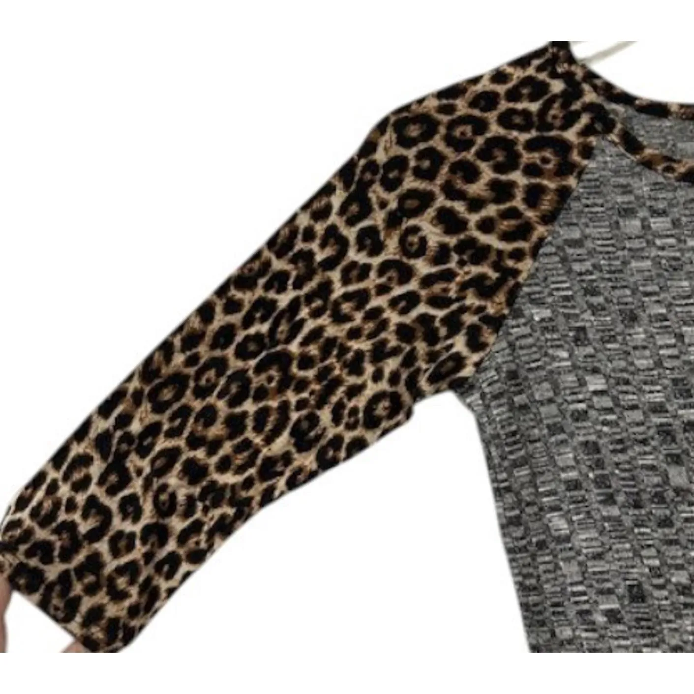 Cheetah Raglan Sleeve Heather Gray Ribbed Knit Top Women’s‎ M Soft Texture Urban Size M - Image 8