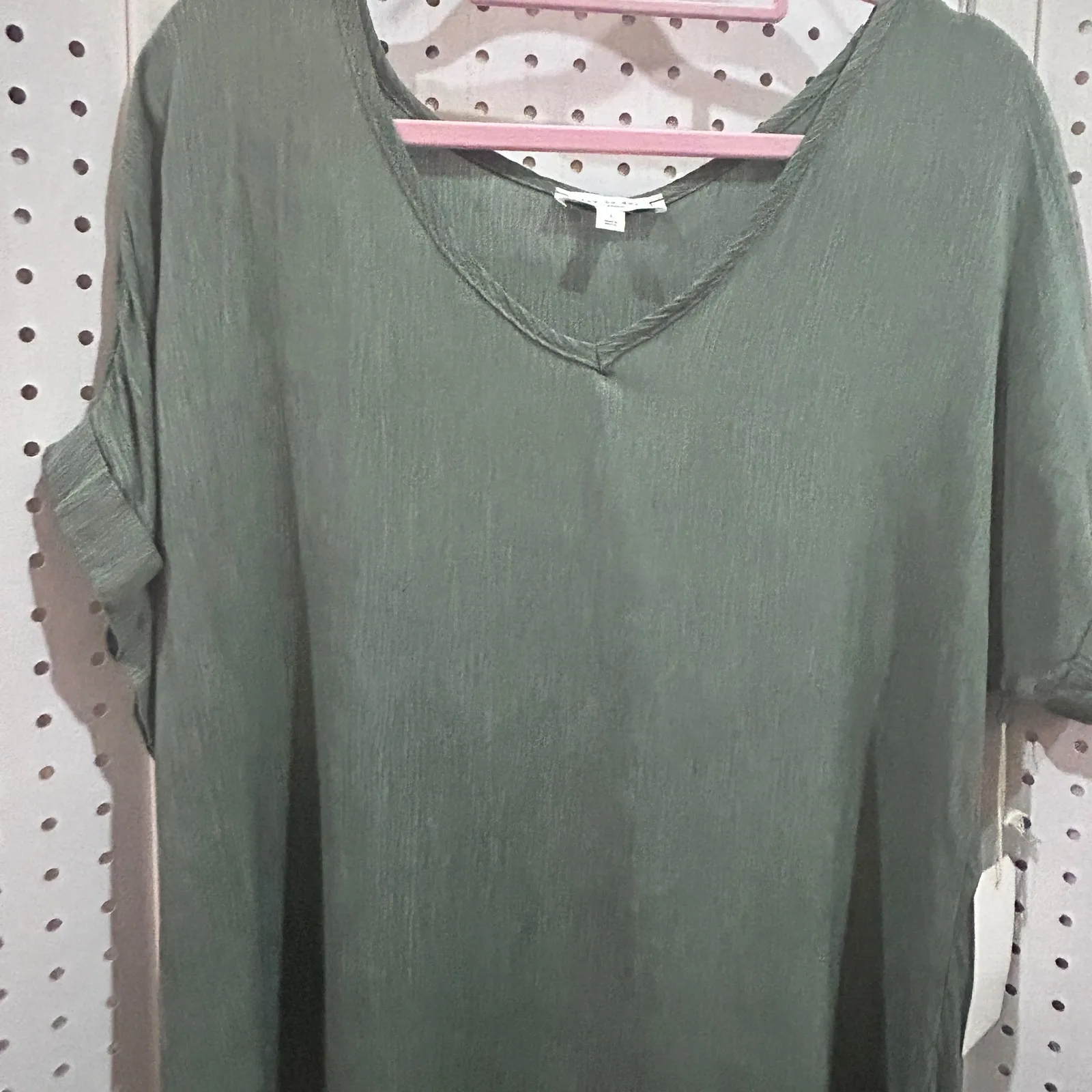 NEW Blu Pepper Day to Day Olive Green V Neck Button Back Tunic Top Size L - Image 2