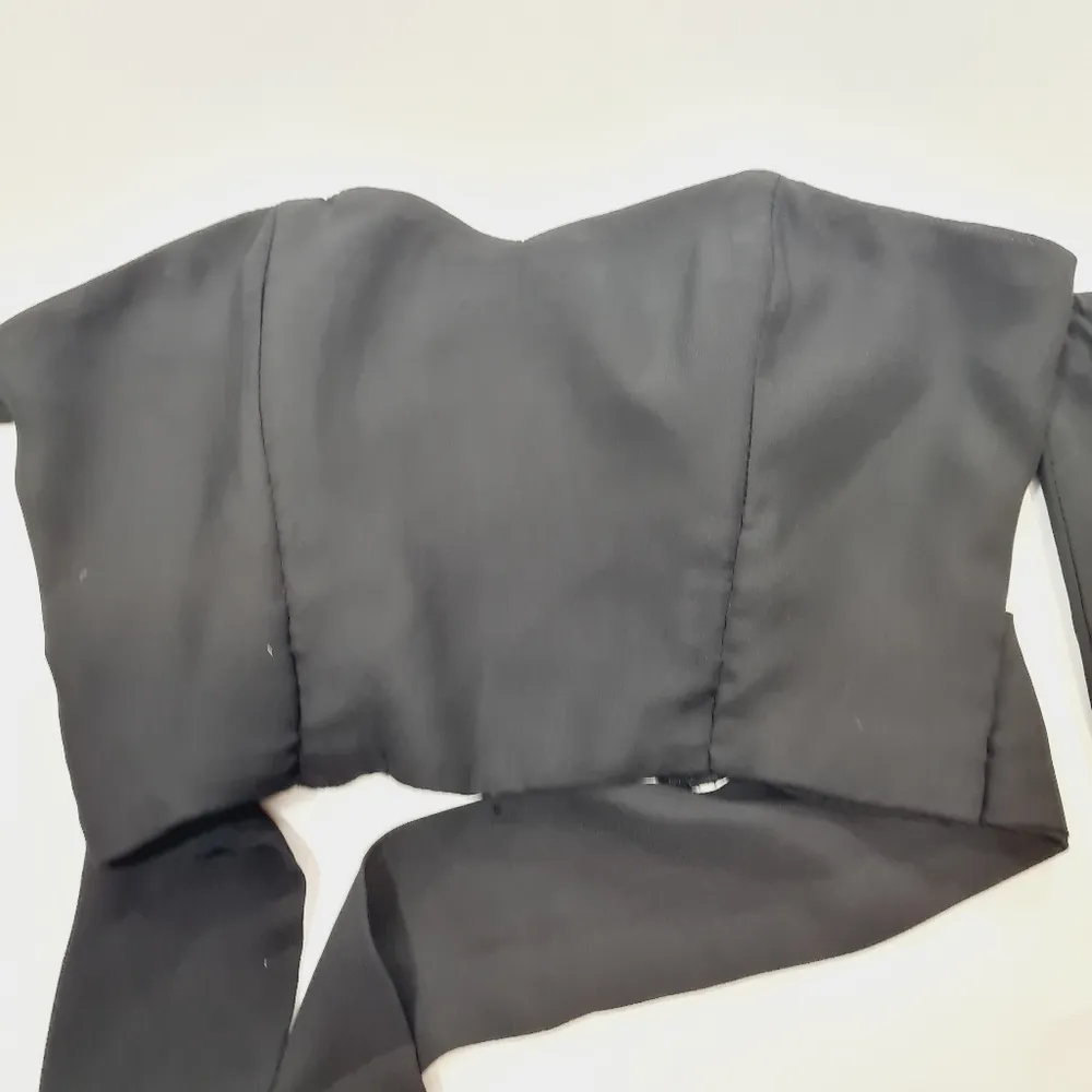 Superdown Maya Crop Top in Black - Image 4