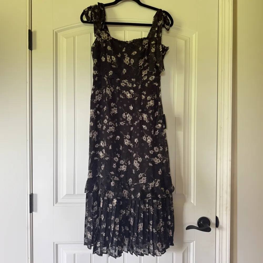 Lulu’s Floral Black Chiffon Midi Dress NWT Size M - Image 2