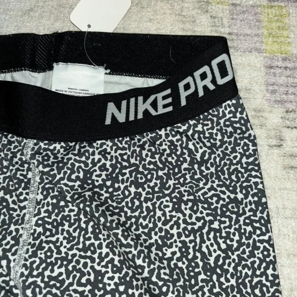 Women’s Training Yoga Tights-Black/White Mezzo full length - Image 4