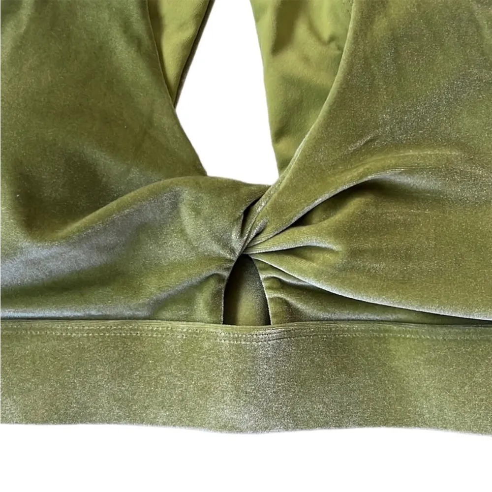 NWT Fabletics Oasis Twist Front Velour Sports Bra Size XXL - Image 6