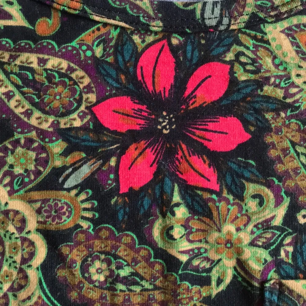 Poinsettia Lularoe Carly - Image 2