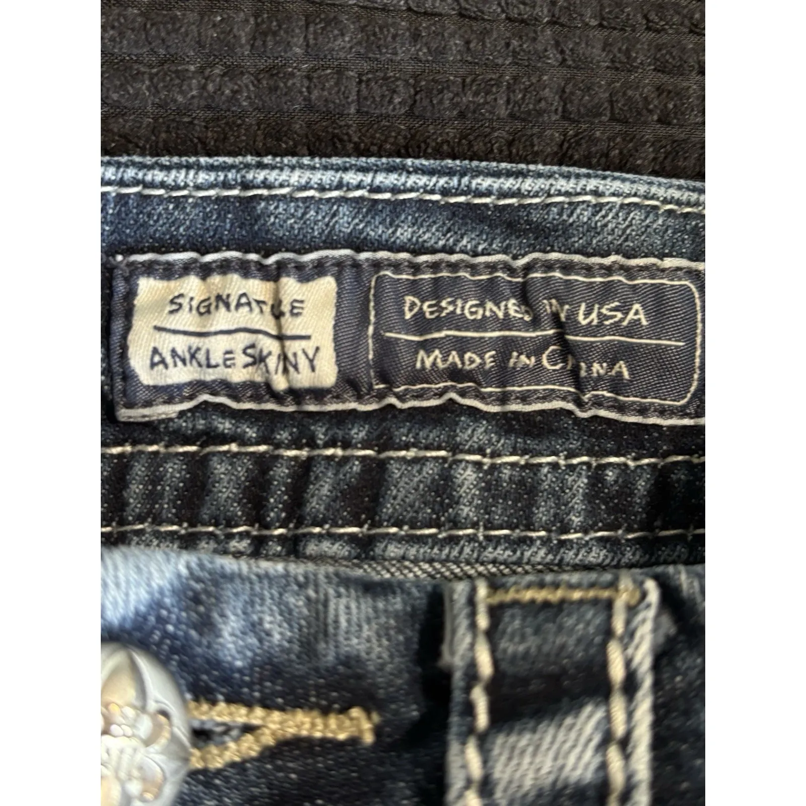 Miss Me‎ Cut Off Denim Jean Short Size 28 Embroidered/Gems Low Rise Boho Western - Image 7