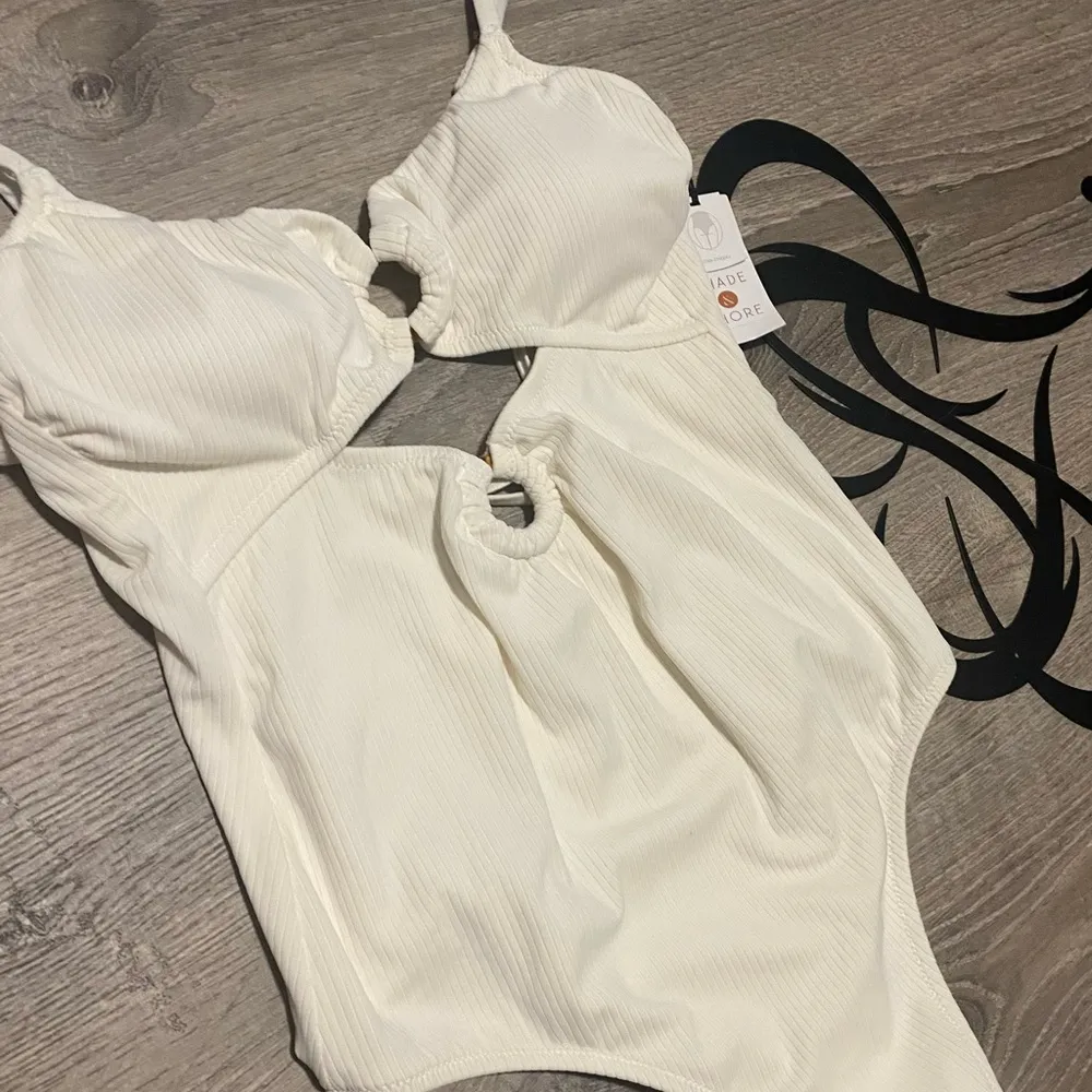 NWT Shade & Shore One Piece Cut Out Summer Swim Suit - Image 2