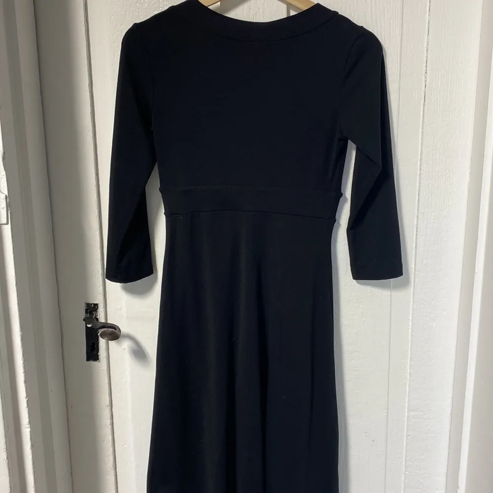 Susana Monaco Black Plunging neckline black stretch dress 3/4 length sleeves - Image 3