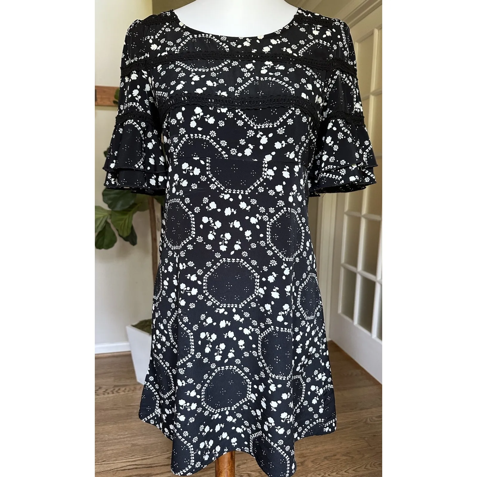 Free People  Black White Floral Print Boho Dress Size 2 Ruffle Bell Sleeve - Image 2