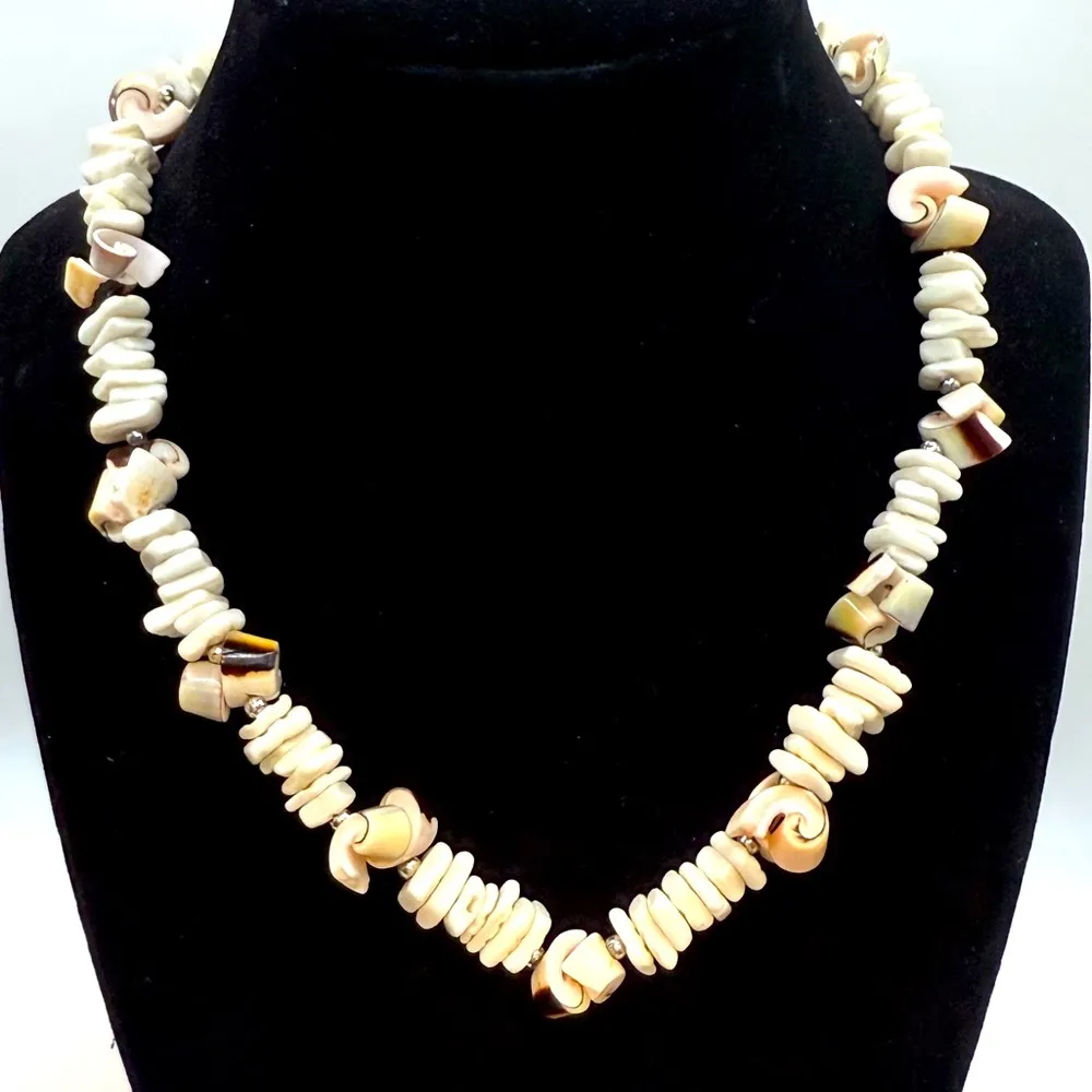 Sea Shell Necklace White - Image 5