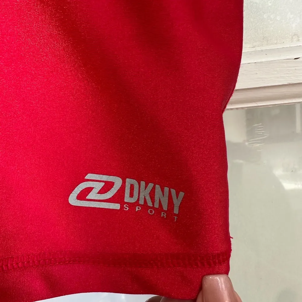 DKNY Women's Cropped Tank Sports Bra Red Ski Patrol Size Large L Athletic - Image 7
