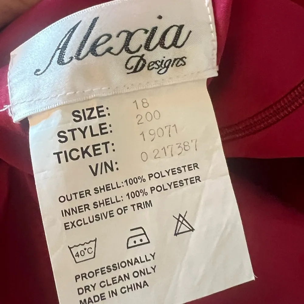 Alexia Designs Size 18 strapless Two Piece Gown Set
⁩ Pink - Image 12