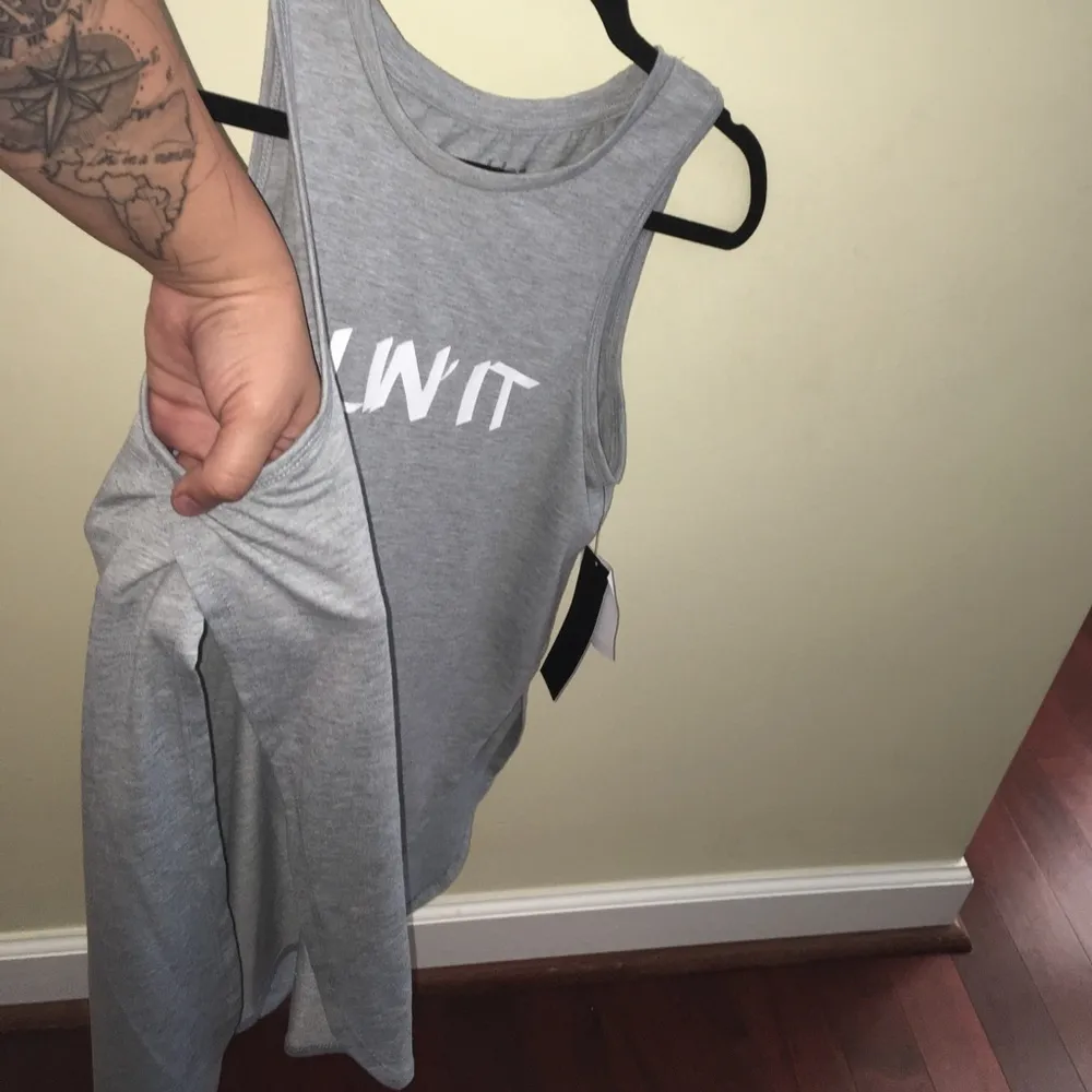 🌺3/$20 Madden NYC | Gray split side tank - Image 4