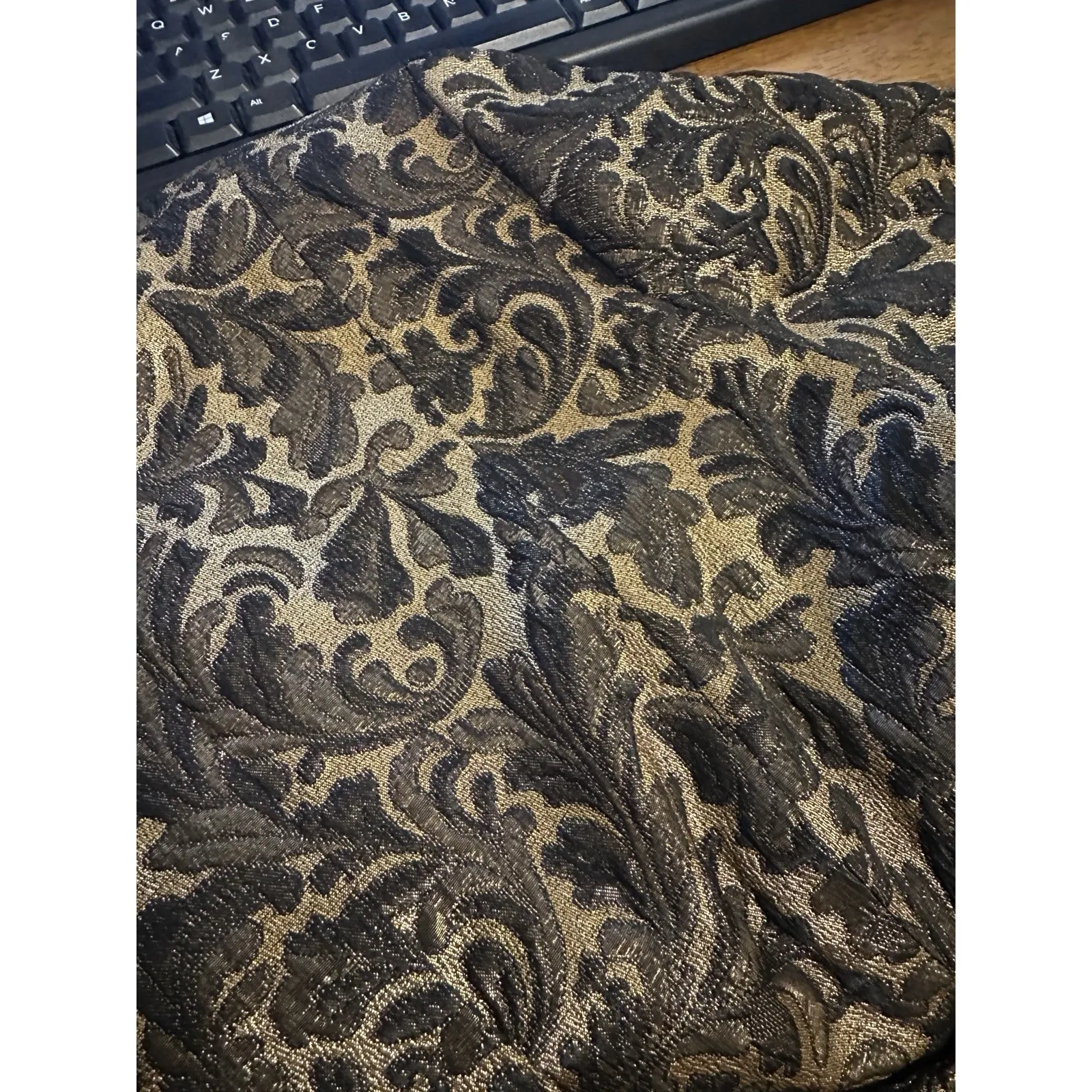 90's Gold and Black Metallic Damask Formal Print Skirt Suit. Sz: 8? (b26) - Image 5