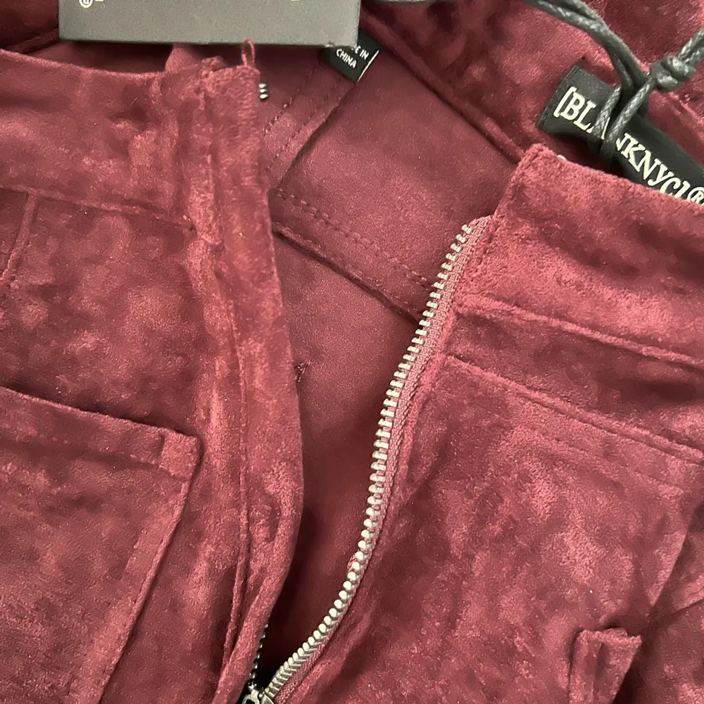 BLANK NYC faux suede boot cut pants with side zipper Size 27, NWT - Image 6