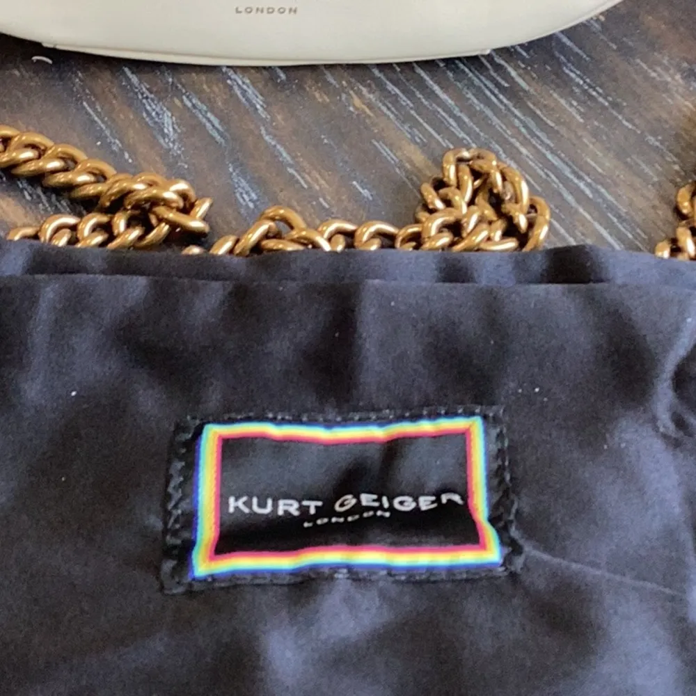 Kurt Geiger London
Small Chelsea Chain Strap Hobo Crossbody Bag NWT - Image 11