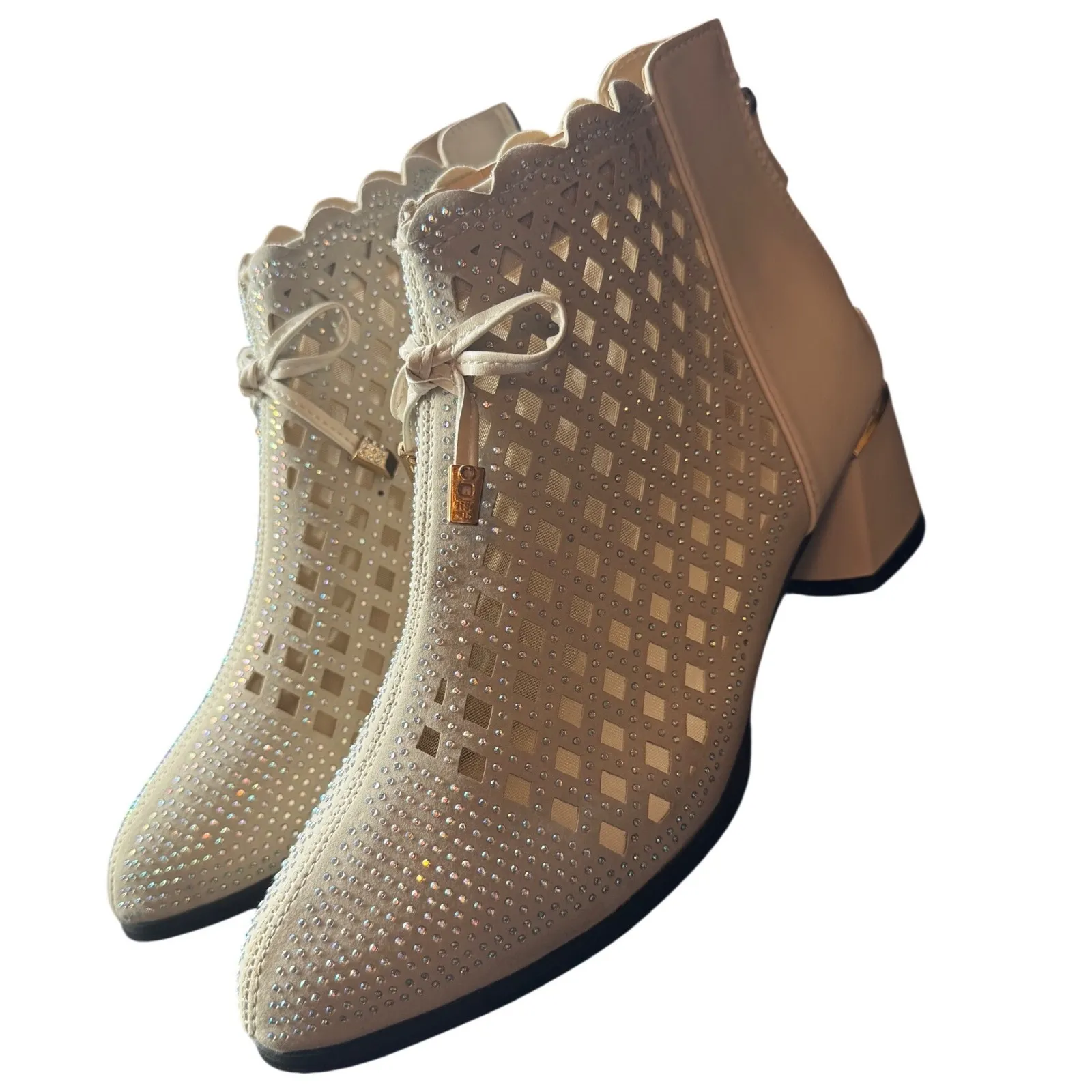 Womens sz 10 White Almond Toe Low Heel Cutout Rhinestone Zipper Boot Wedding - Image 5