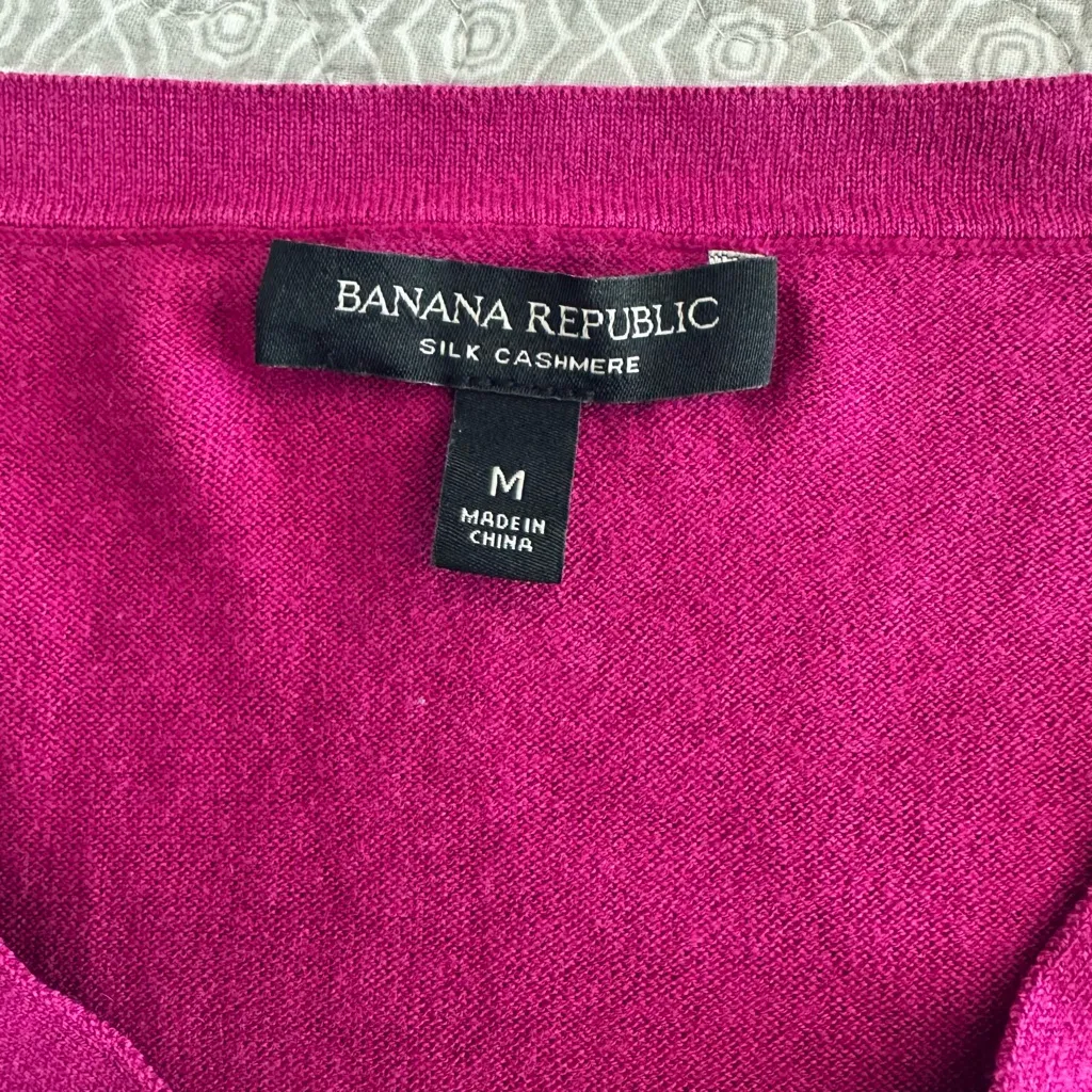 Banana Republic Magenta Silk Cashmere V Neck Sweater Size M - Image 5