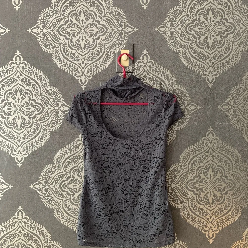 EXPRESS  Lace Cap Sleeve Turtle Neck with Keyhole Back - Image 2