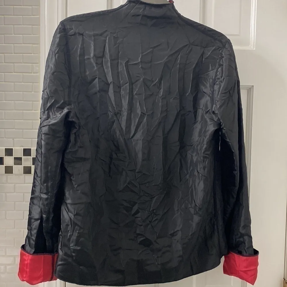 Beluva reversible black/ cherry red crushed rayon jacket. Size Medium. EUC. Black - Image 3