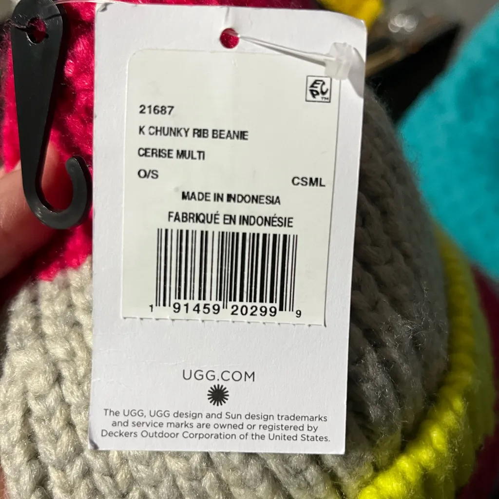 UGG BEANIE CHUNKY RIB KNIT HAT CAP WOMENS ONE SIZE CERISE MUTI LEATHER LOGO - Image 5