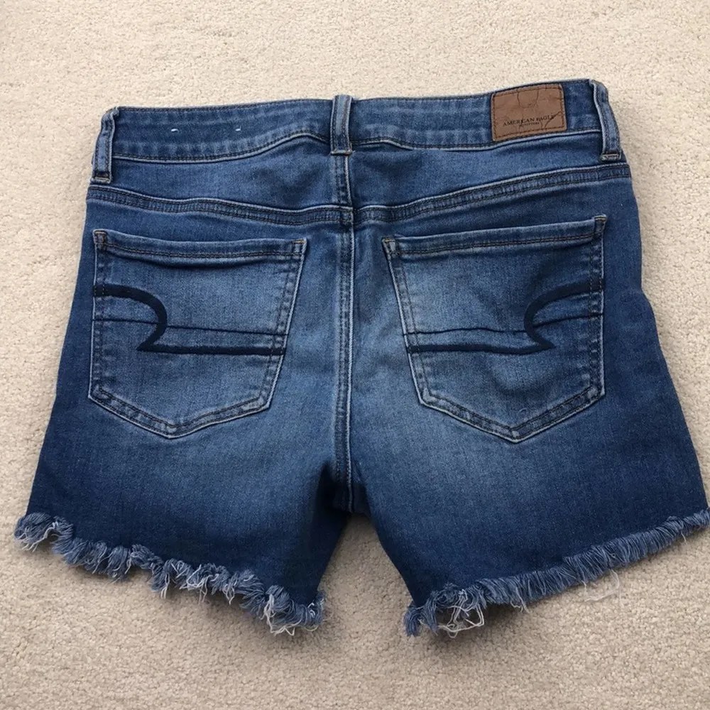 American Eagle: Distressed High Rise Shortie - Image 2