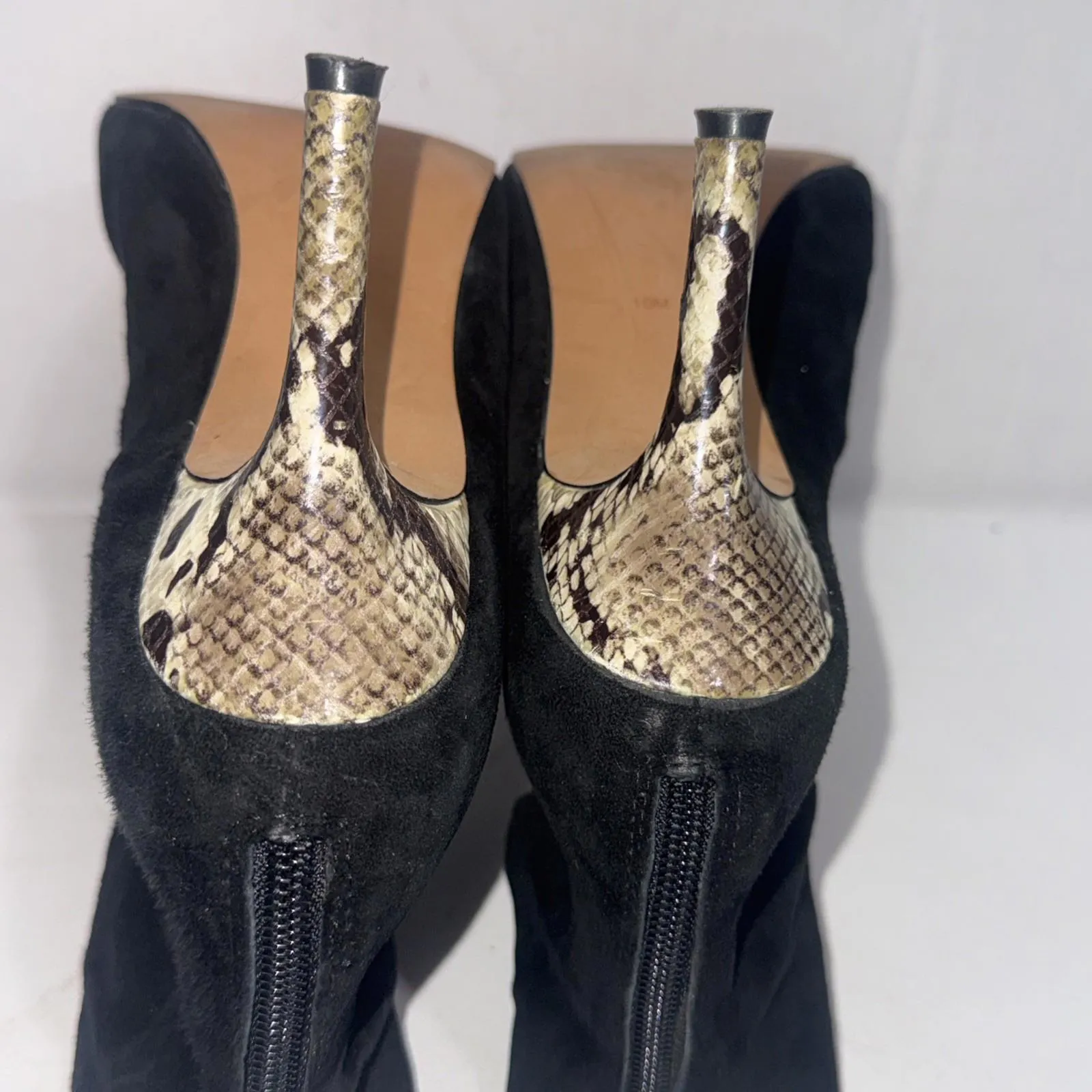 Artelier Nicole Miller Designer Black Sueded Booties Snakeskin Heels Size 10 - Image 13