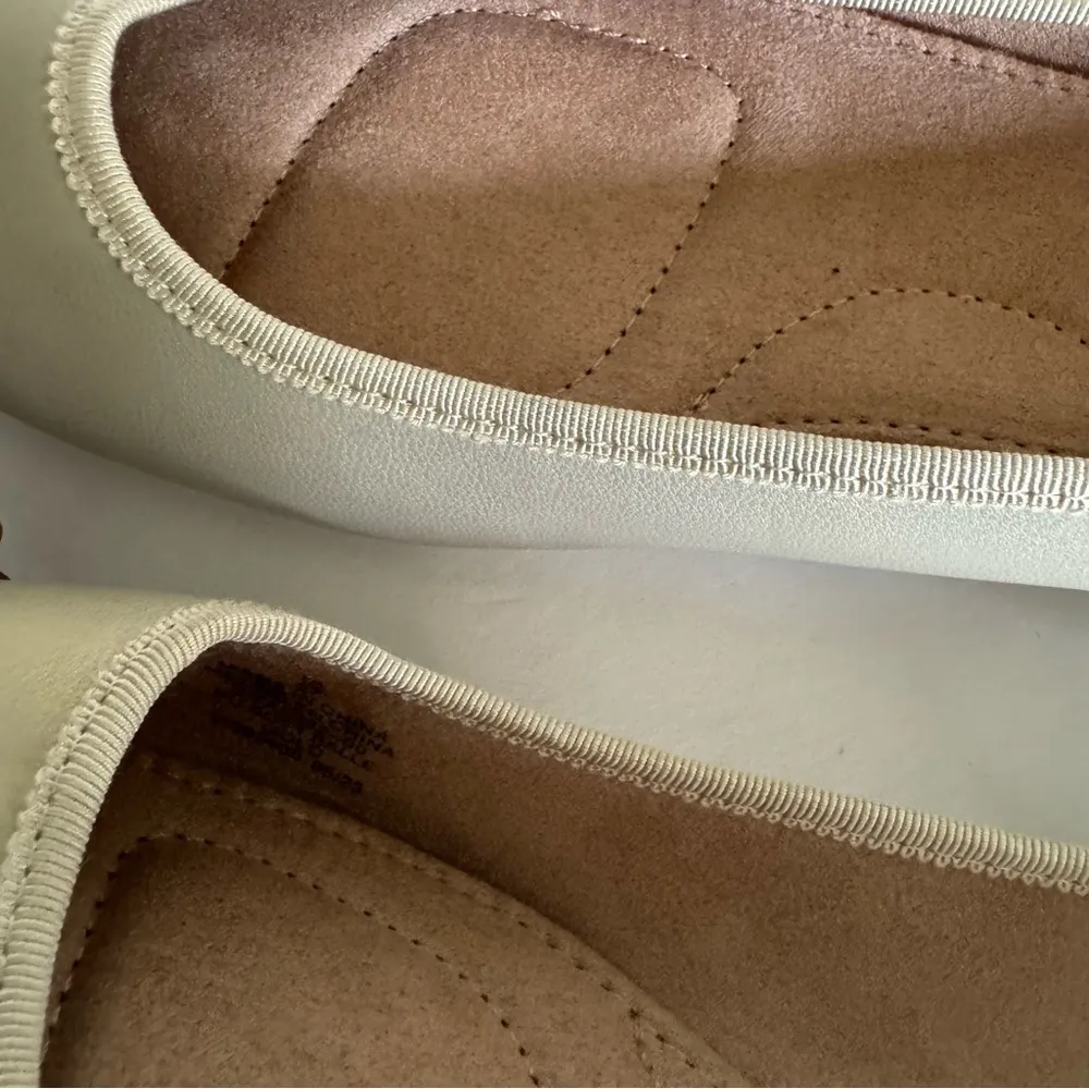 Old Navy Women’s Gold  Soft Ballet Flat Sz 10 - Image 5